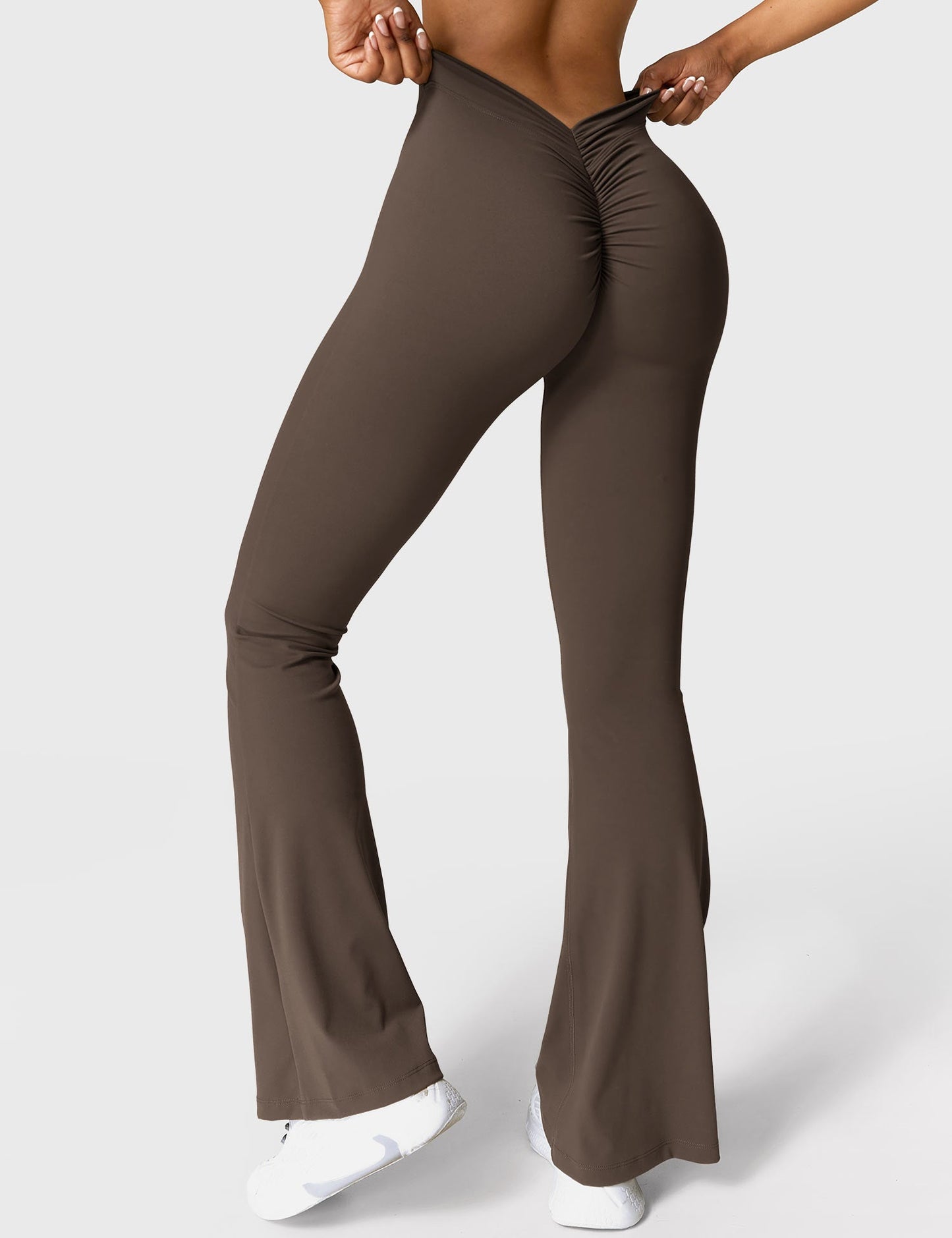 Cheekee V-back Flared Leggings